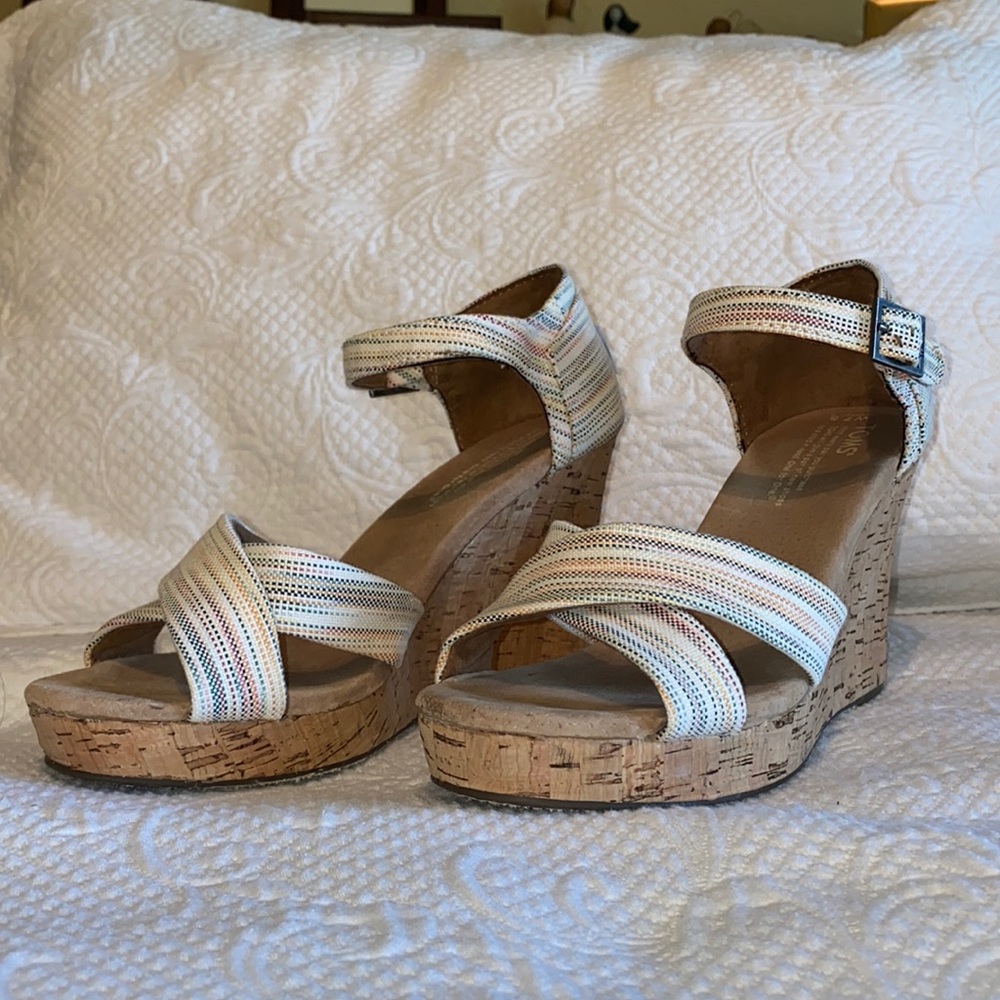 Toms wedges